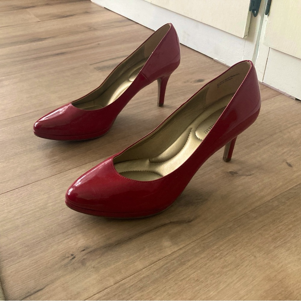 Kelly & Katie Size 10 Red Heels